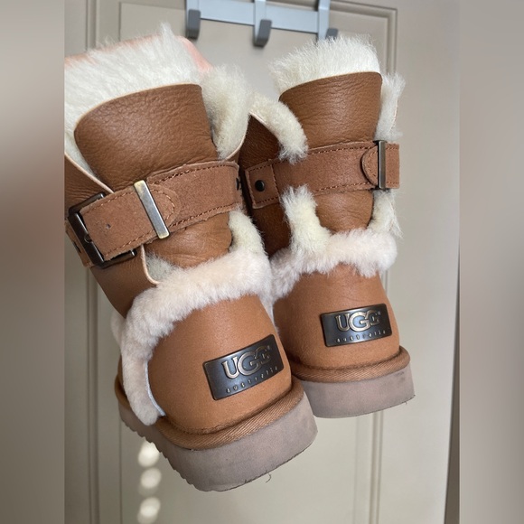 UGG Airehart Boots - Picture 8 of 14